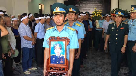 Hình ảnh lễ tang Đại tá phi công Trần Quang Khải.